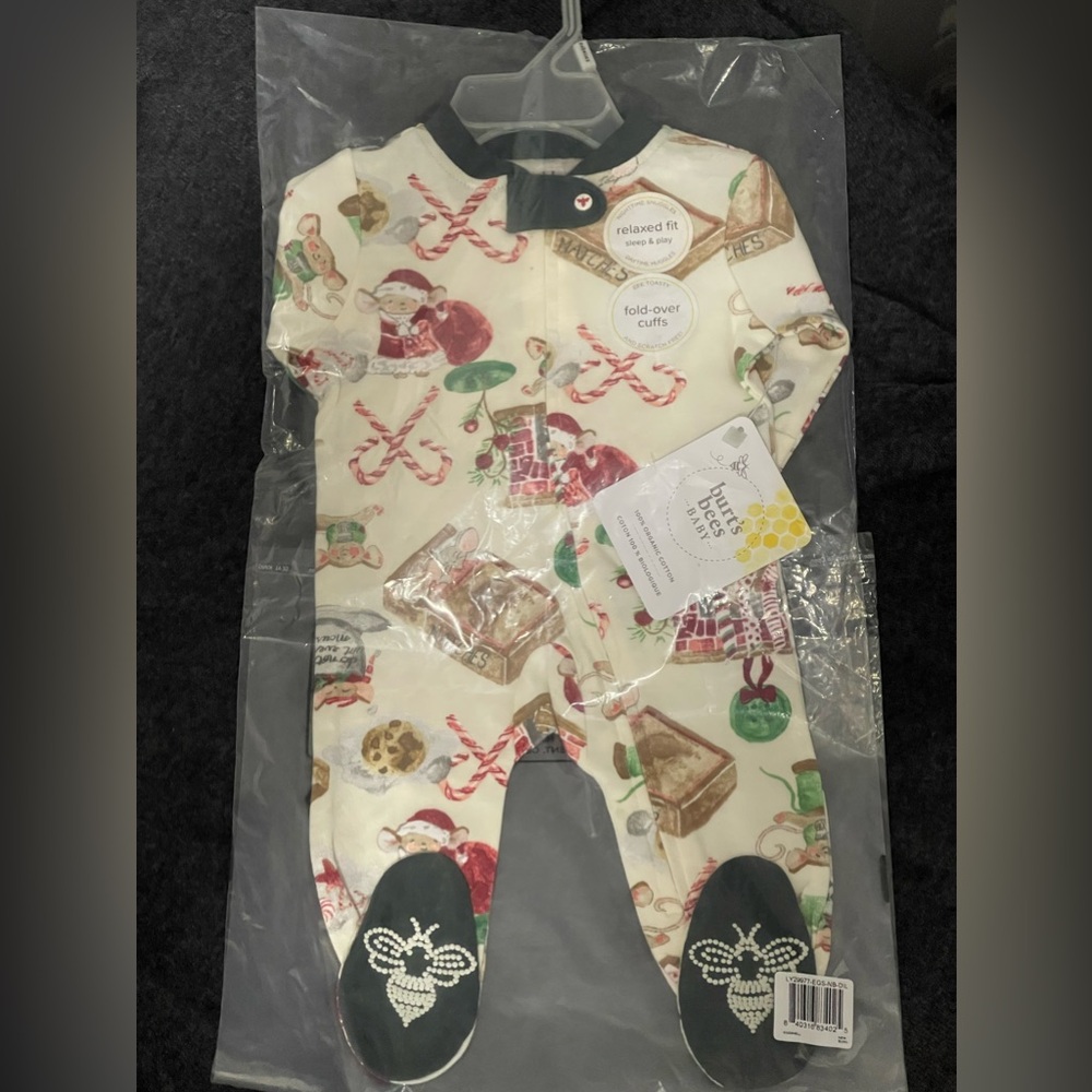Burt’s Bees, New Organic sleeper. Newborn size. Holiday inspired Fabric.